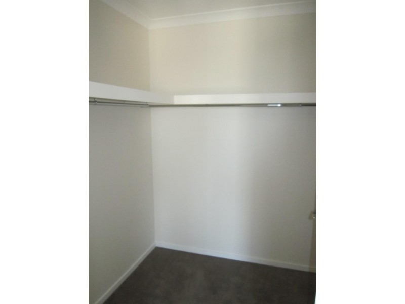144 Phillip Dr, Sunbury VIC 3429