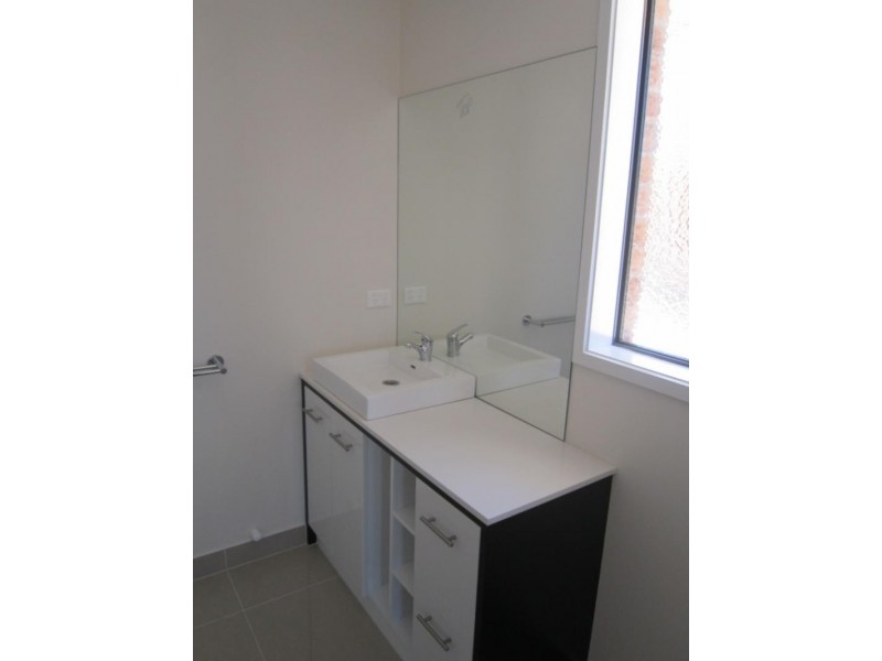 144 Phillip Dr, Sunbury VIC 3429