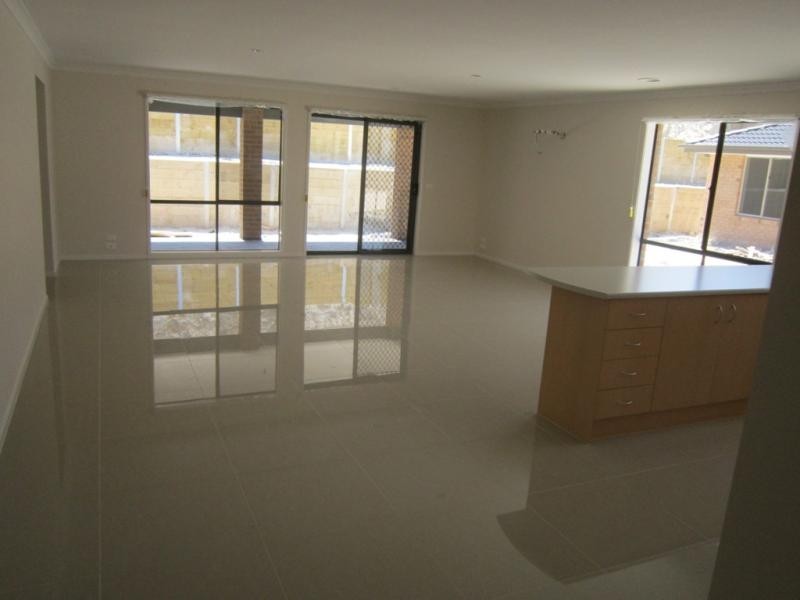 144 Phillip Dr, Sunbury VIC 3429