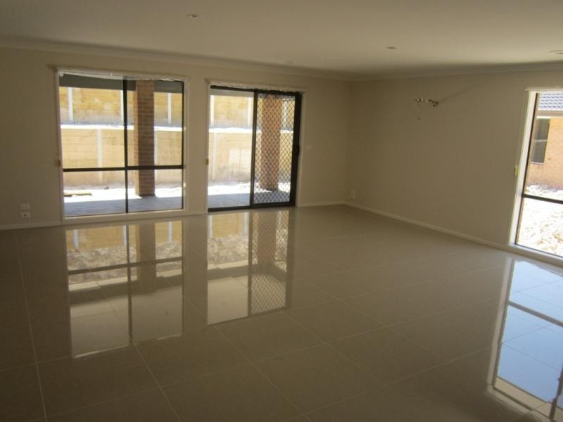 144 Phillip Dr, Sunbury VIC 3429