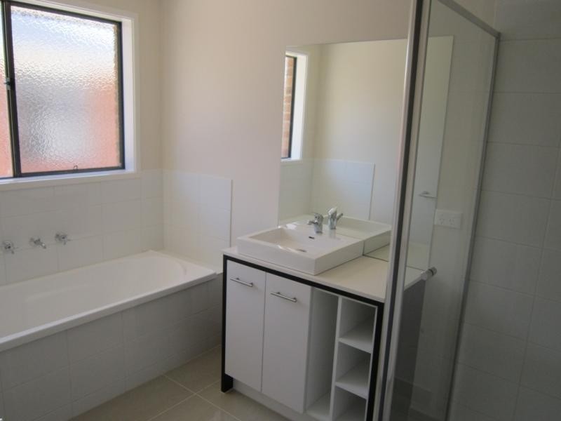 144 Phillip Dr, Sunbury VIC 3429