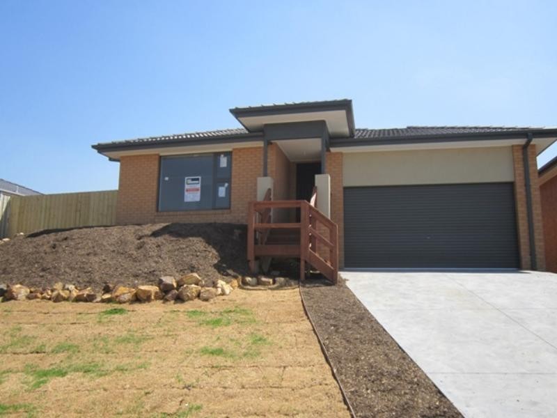 4 Hadlow Ct, Sunbury VIC 3429