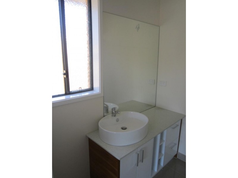 4 Hadlow Ct, Sunbury VIC 3429