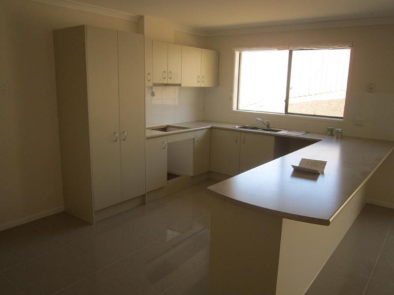 4 Hadlow Ct, Sunbury VIC 3429