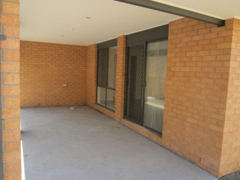 4 Hadlow Ct, Sunbury VIC 3429