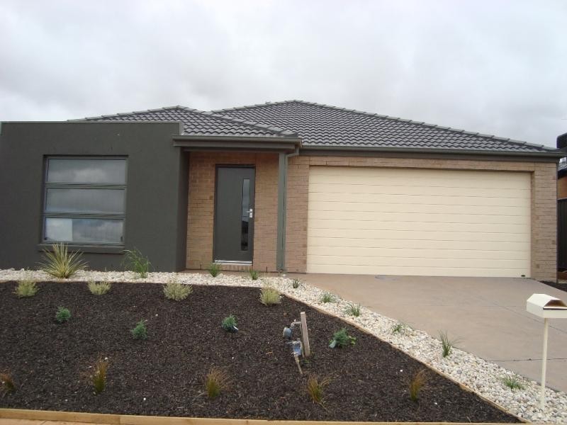 10 Tiverton Park Way, Derrimut VIC 3030