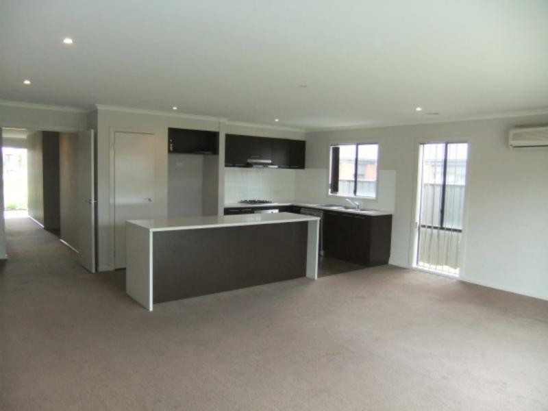 10 Tiverton Park Way, Derrimut VIC 3030