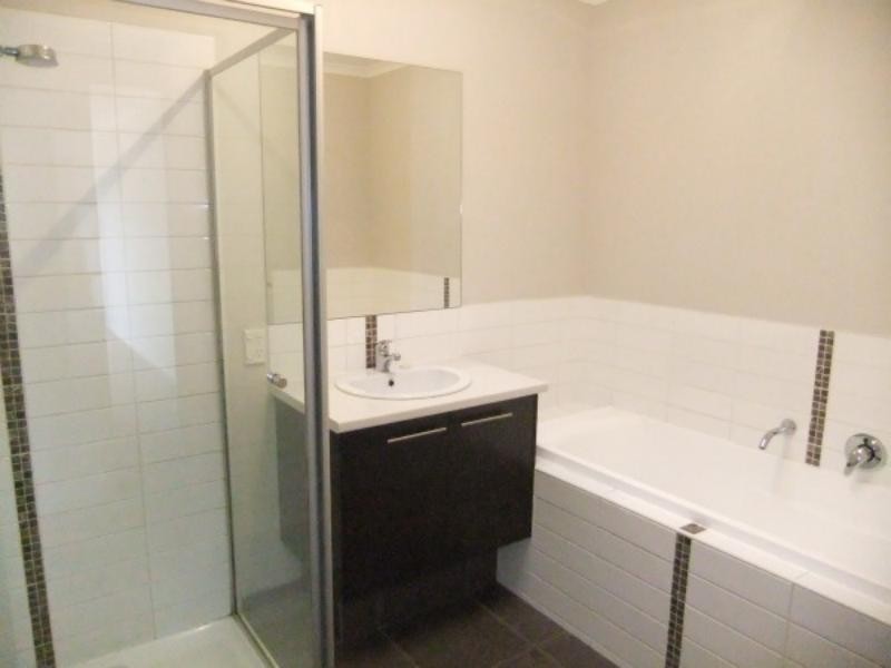 10 Tiverton Park Way, Derrimut VIC 3030