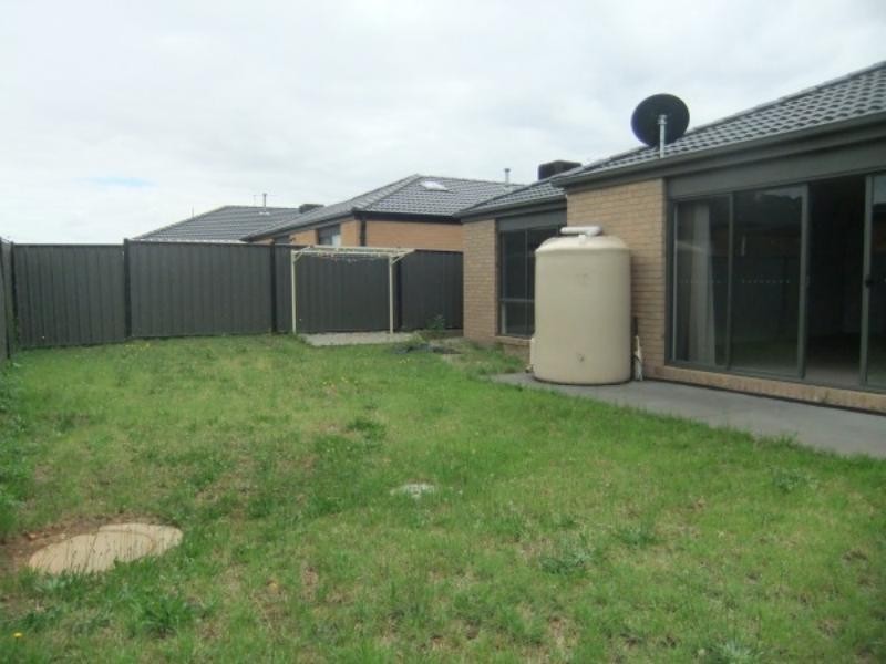 10 Tiverton Park Way, Derrimut VIC 3030