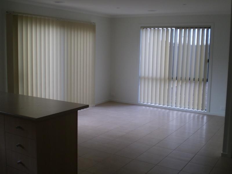 18 Edmondshaw Dr, Deer Park VIC 3023