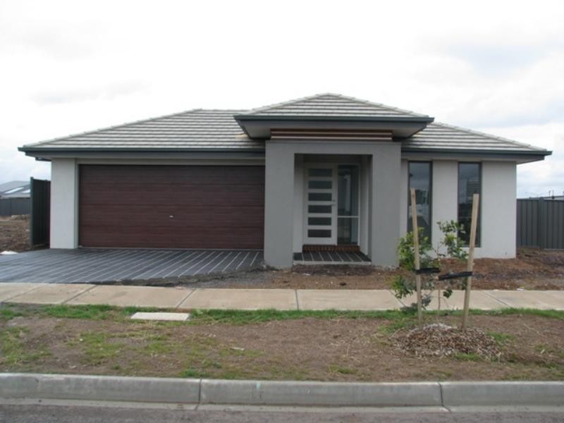 54 Pioneer Dr, Deer Park VIC 3023