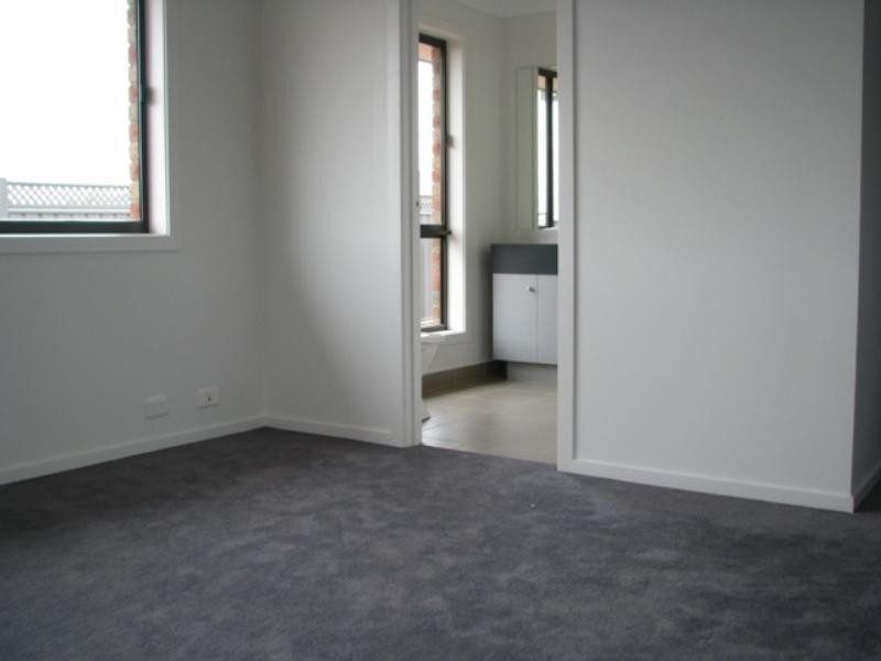 54 Pioneer Dr, Deer Park VIC 3023