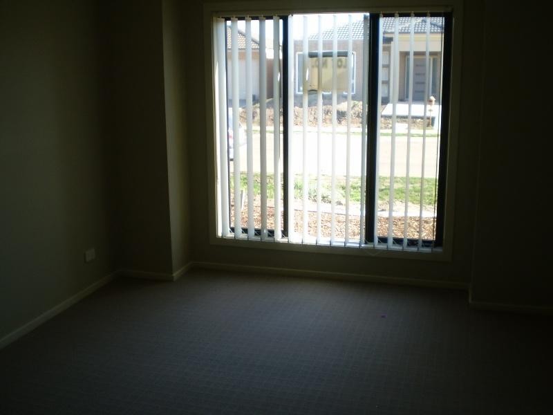 9 Mallard Cl, Williams Landing VIC 3027