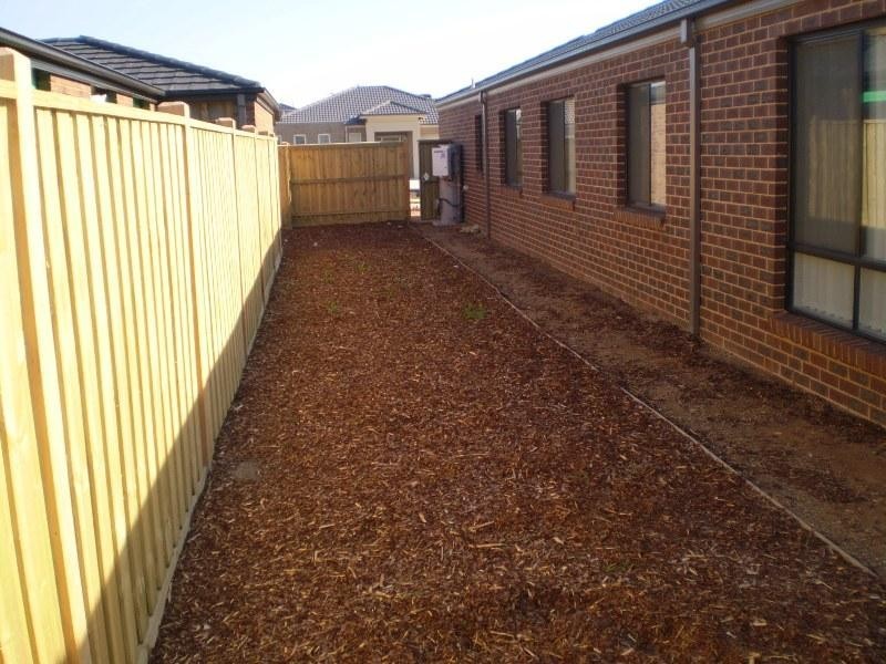 9 Mallard Cl, Williams Landing VIC 3027