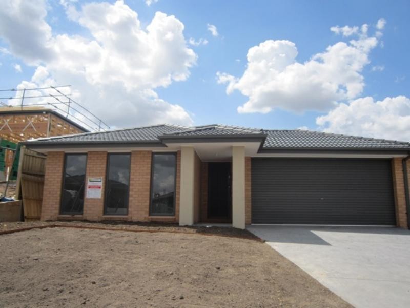 6  Saltash Dr, Sunbury VIC 3429