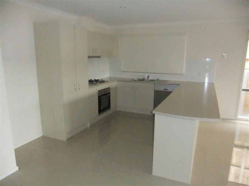 6  Saltash Dr, Sunbury VIC 3429