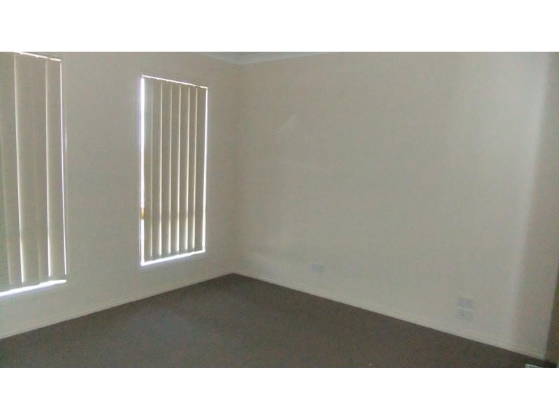 132 Phillip Dr, Sunbury VIC 3429