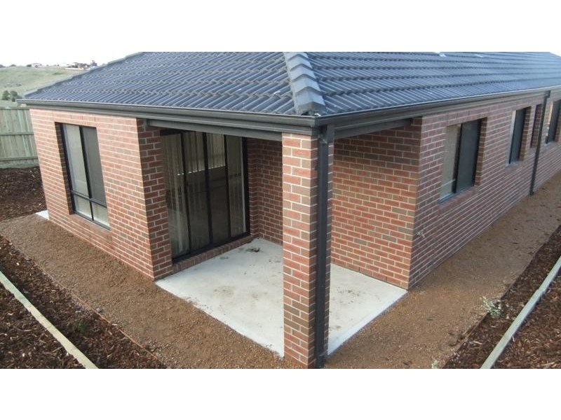 132 Phillip Dr, Sunbury VIC 3429