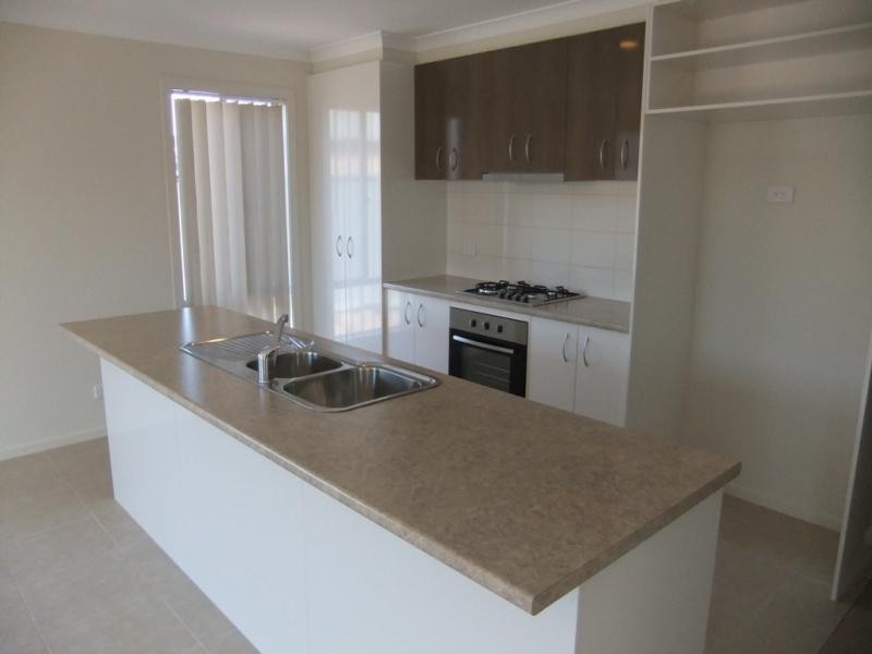 28 Brigalow Dr, Truganina VIC 3029