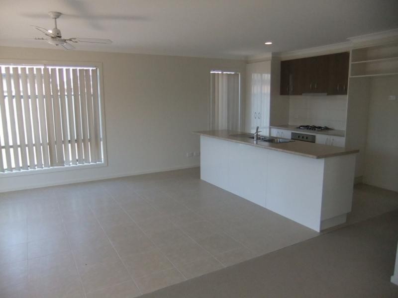 28 Brigalow Dr, Truganina VIC 3029