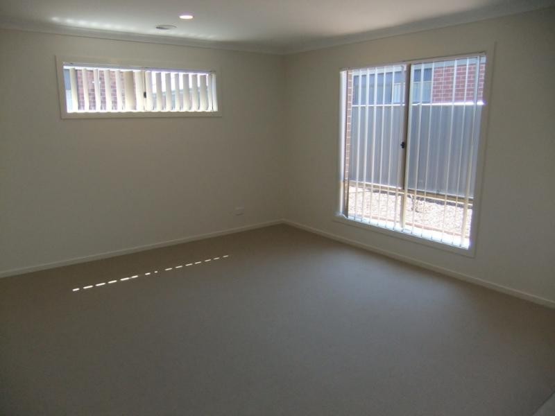 28 Brigalow Dr, Truganina VIC 3029