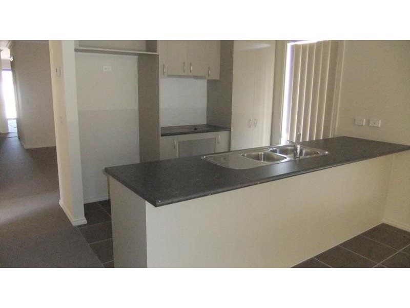 32 Barmera Way, Truganina VIC 3029