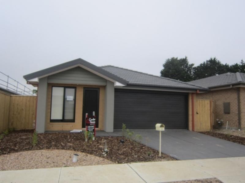 8 Altitude Dr, Doreen VIC 3754