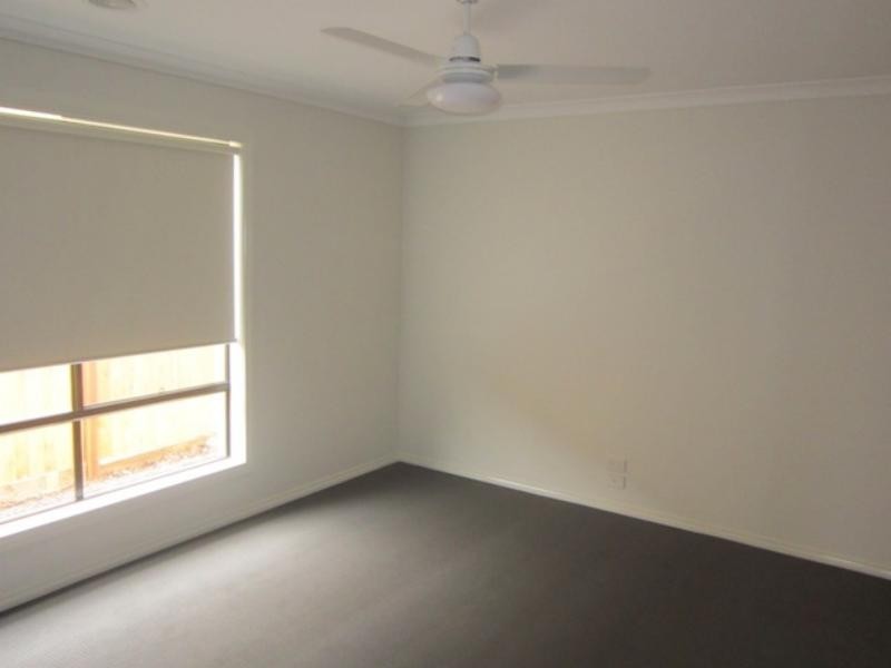 8 Altitude Dr, Doreen VIC 3754