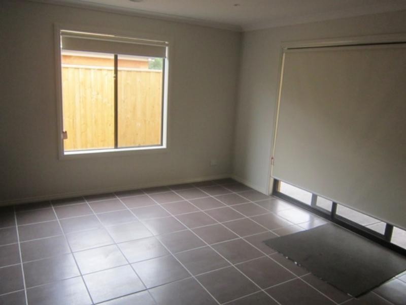 8 Altitude Dr, Doreen VIC 3754