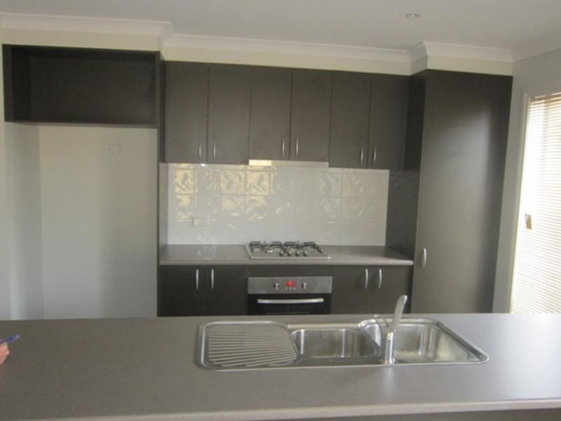 8 Altitude Dr, Doreen VIC 3754