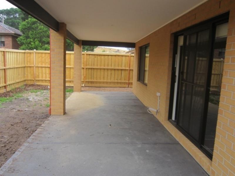 8 Altitude Dr, Doreen VIC 3754