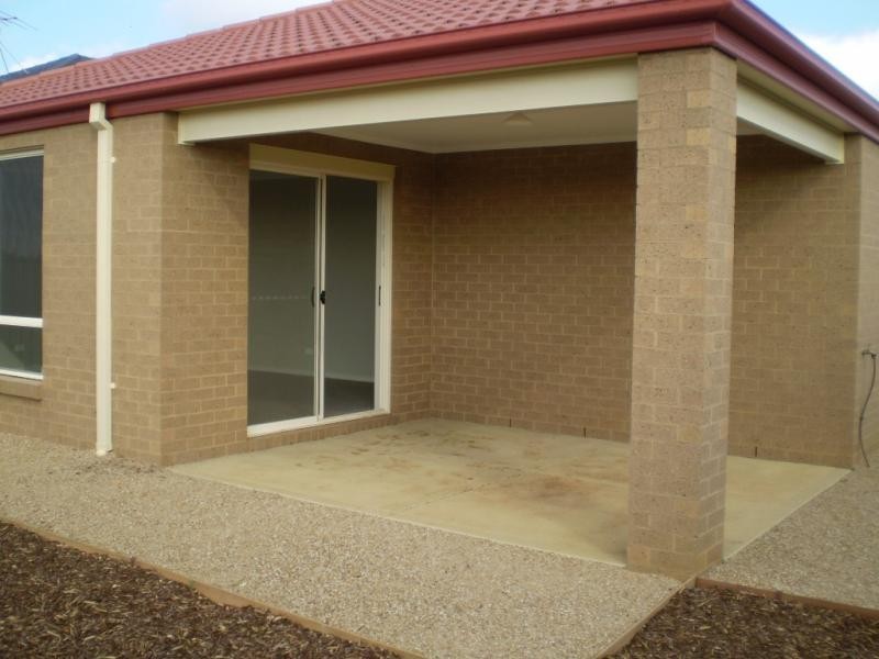 12 Fernhurst  Ave, Derrimut VIC 3030