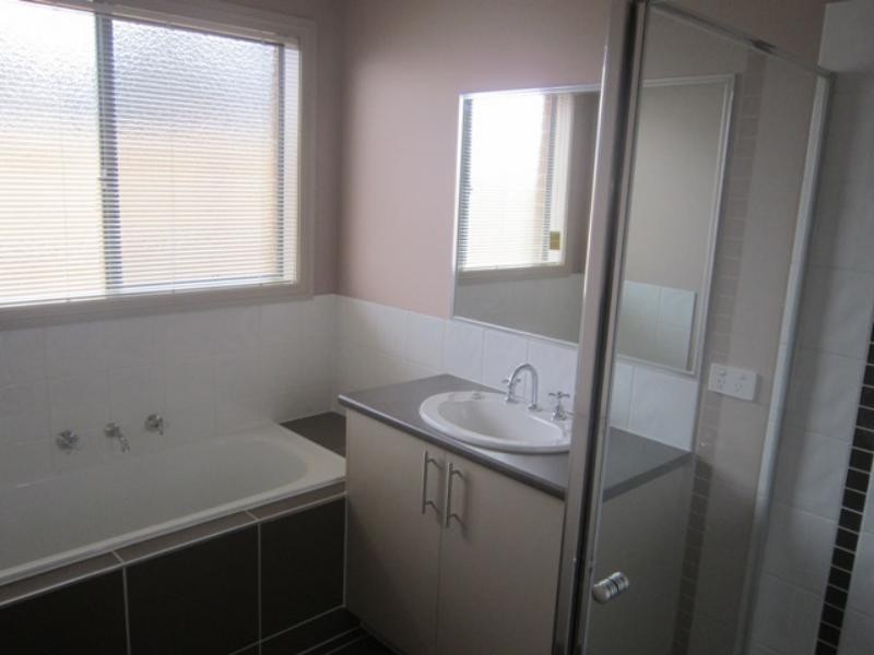 17 Bassetts Rd, Doreen VIC 3754