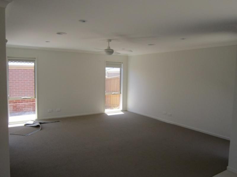 209 Saltwater Prom, Point Cook VIC 3030