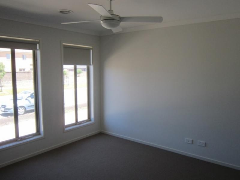 209 Saltwater Prom, Point Cook VIC 3030