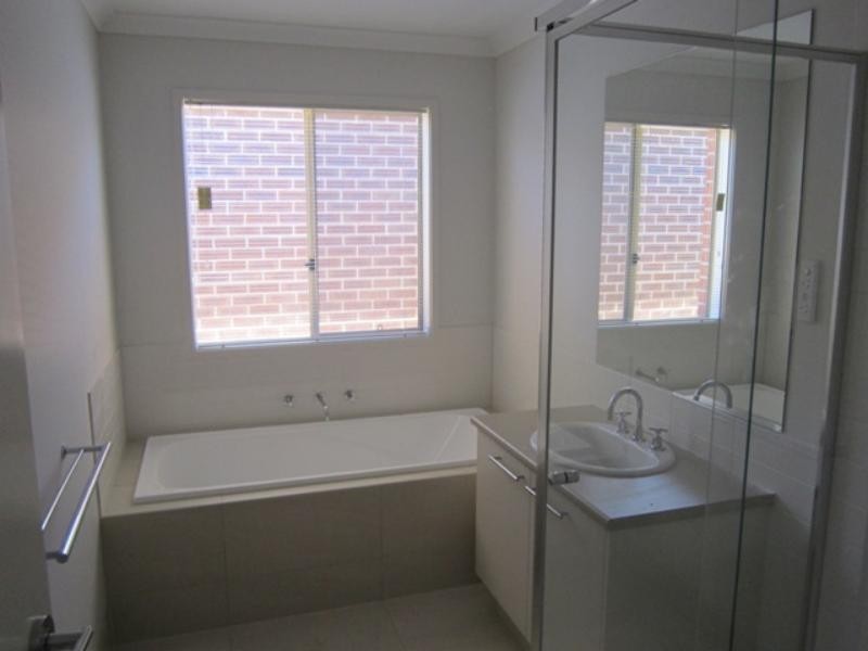 209 Saltwater Prom, Point Cook VIC 3030