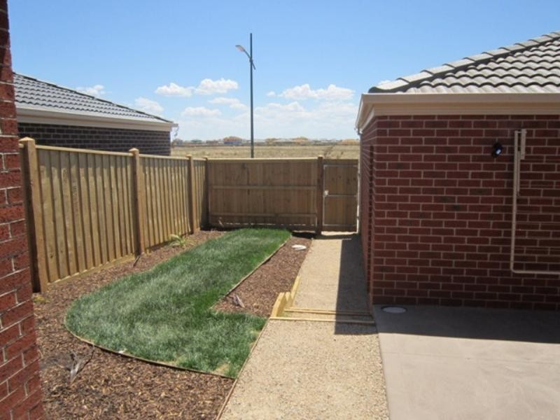 209 Saltwater Prom, Point Cook VIC 3030