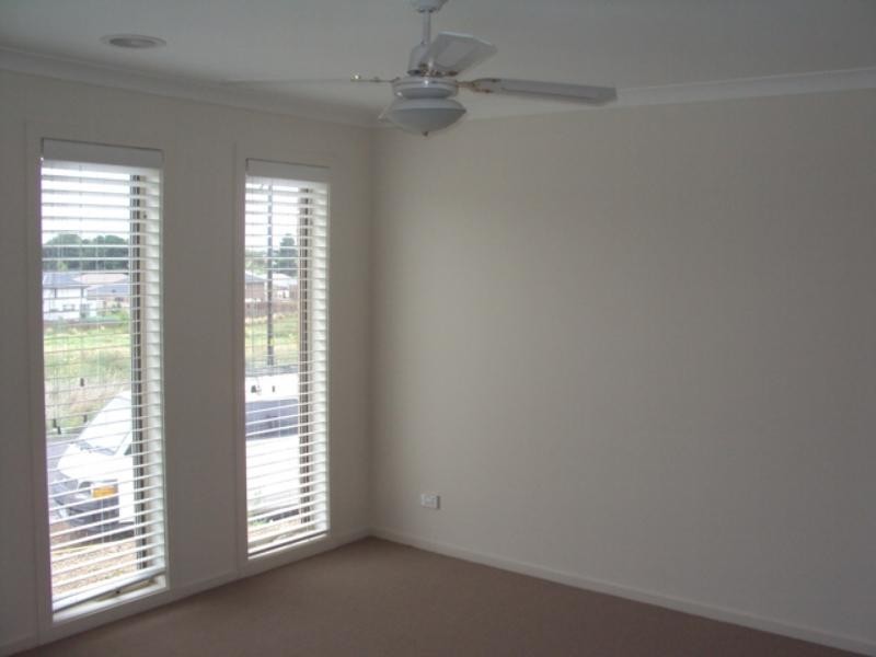 7 Leveque Loop, Craigieburn VIC 3064