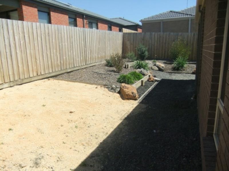 7 Leveque Loop, Craigieburn VIC 3064