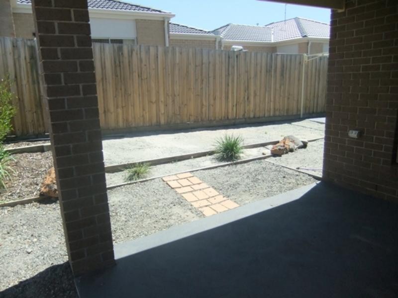 7 Leveque Loop, Craigieburn VIC 3064