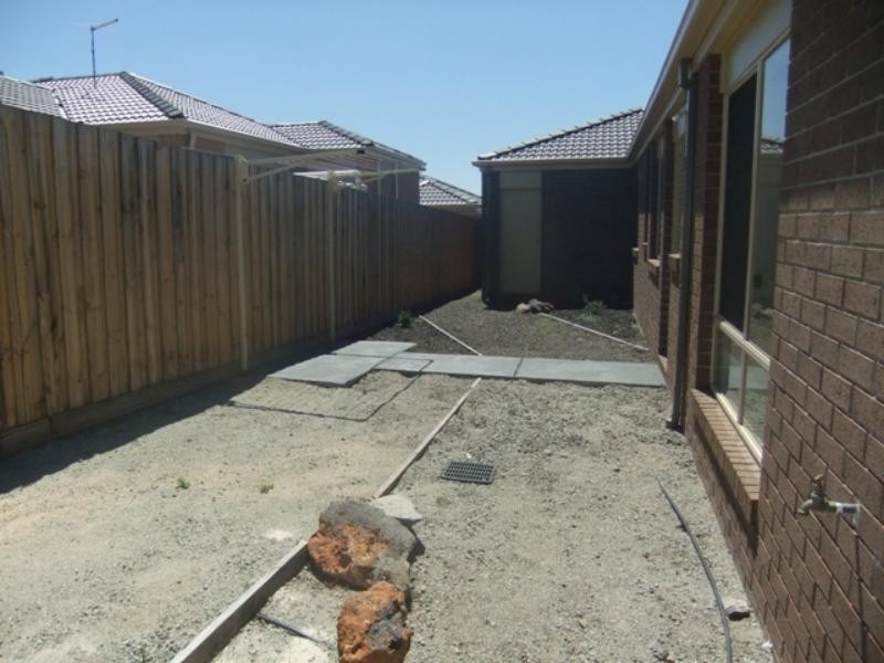 7 Leveque Loop, Craigieburn VIC 3064