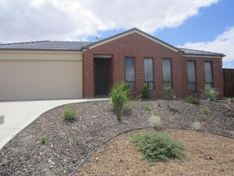 128  Phillip Dr, Sunbury VIC 3429