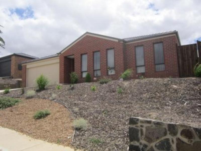 128  Phillip Dr, Sunbury VIC 3429
