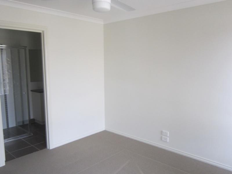 128  Phillip Dr, Sunbury VIC 3429