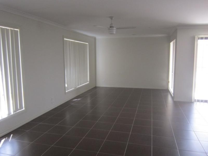 128  Phillip Dr, Sunbury VIC 3429