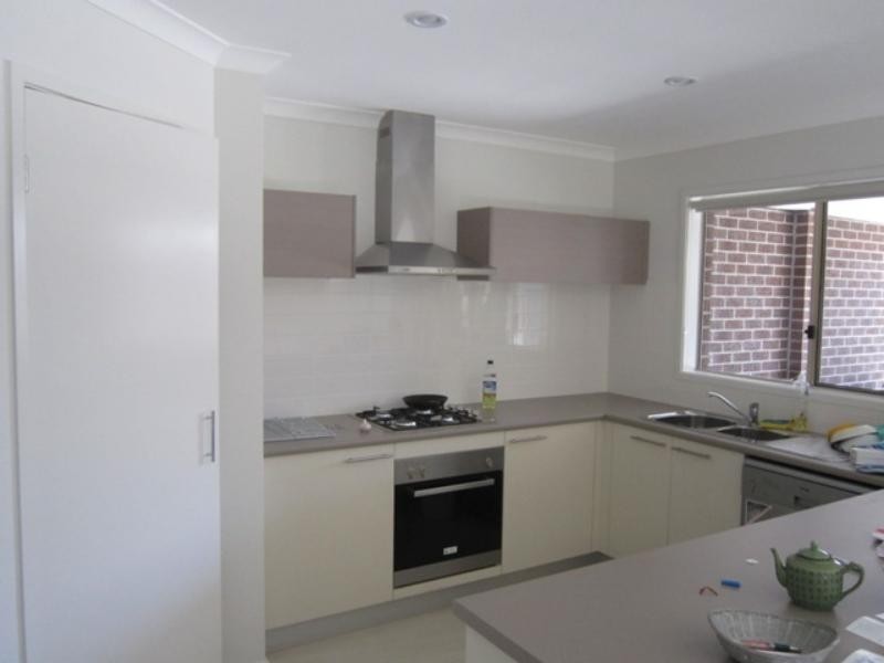8 Tom Roberts Pde, Point Cook VIC 3030