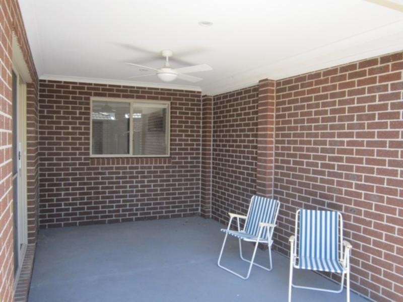 8 Tom Roberts Pde, Point Cook VIC 3030