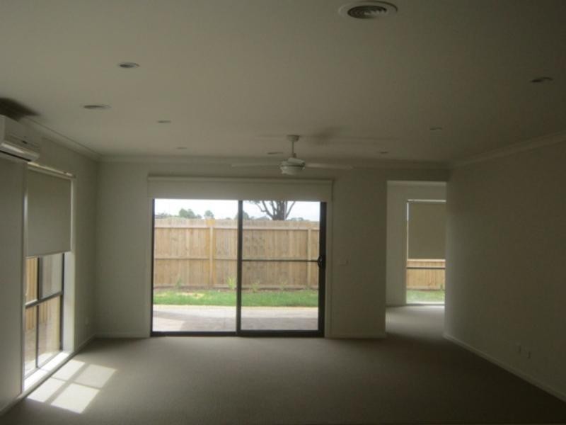 25 Morgan Cres, Werribee VIC 3030