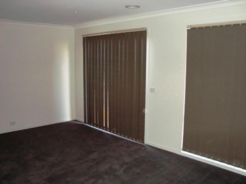 78 Hatchlands Dr, Deer Park VIC 3023