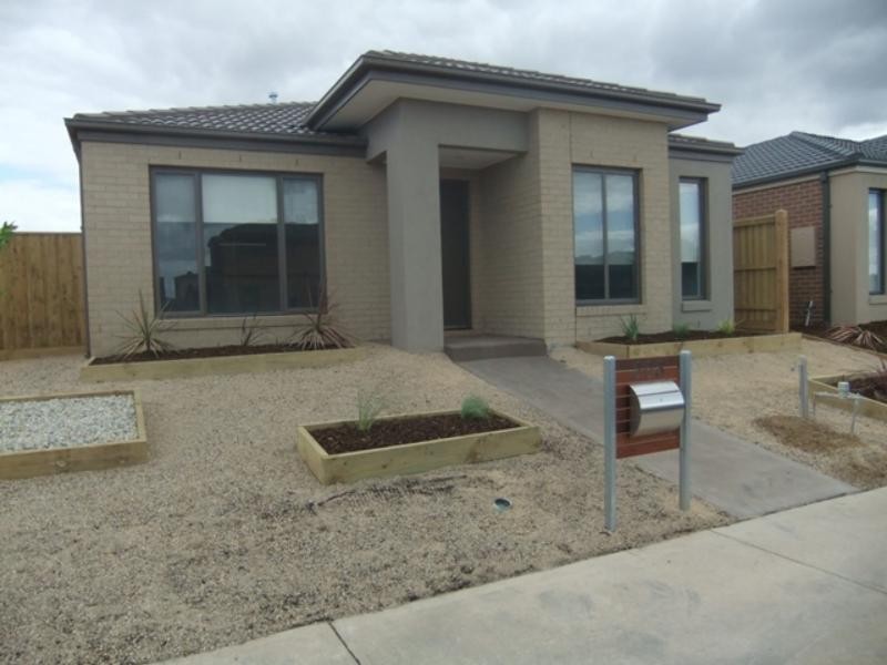 203 Saltwater Prom, Point Cook VIC 3030